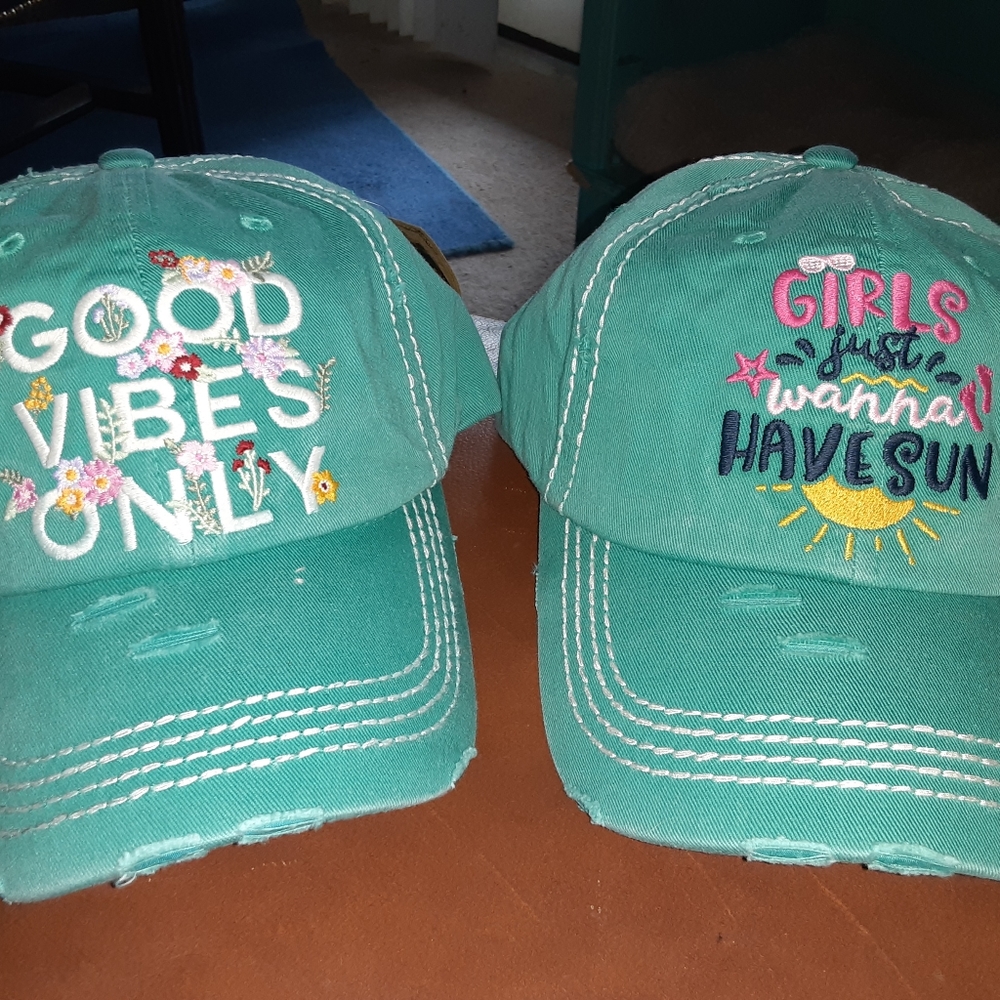 Distressed caps - Picture 5 of 7